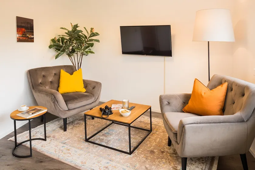 Riverside Executive Apartment with river view - Image 1