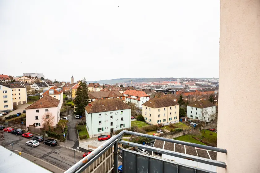 Penthouse apartment with balcony - Image 1