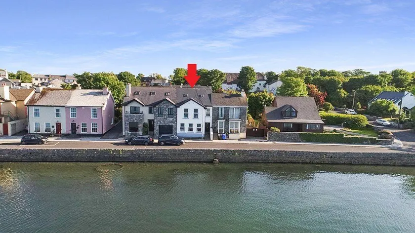 Quay-front, luxury, sea-view apartment, Kinvara - Image 1