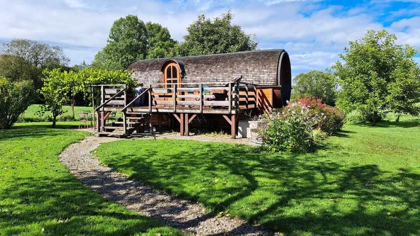 Wine-producing caravans - Image 1