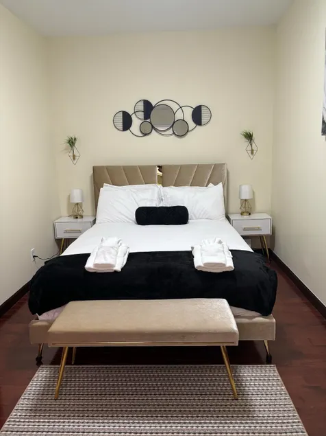 2 bedroom in historical Old City - Image 1