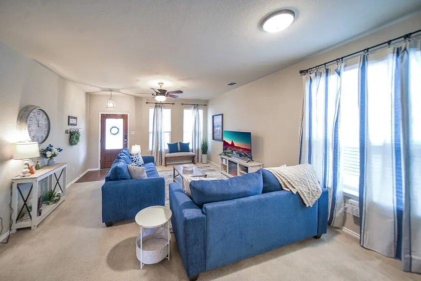 Cozy Home 4 Bedrooms Seaworld Six Flags BMT Cup Lackland Hospital Train Airport San Antonio Texas TX - Image 1