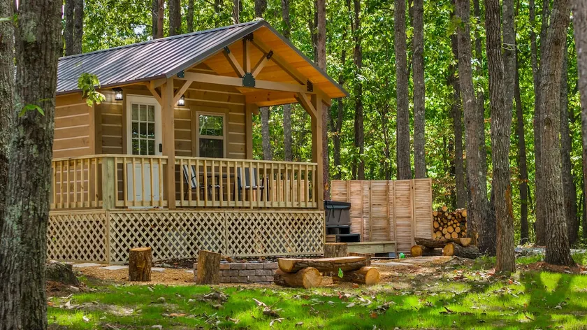 Owl's Nest Hot Tub Hideaway for Nature Lovers - Image 1