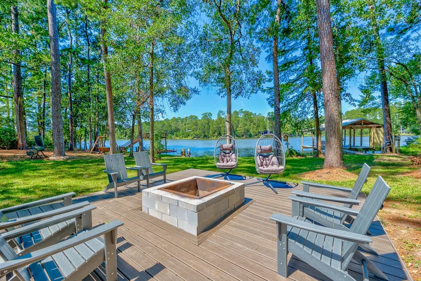 Lake Front Luxury Home w/Hot Tub & Fire Pit - Image 1