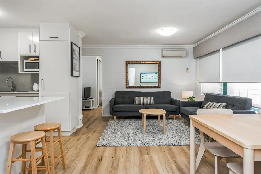 Staywest 18 - Subiaco Village 3 bed 2 bath - Image 1