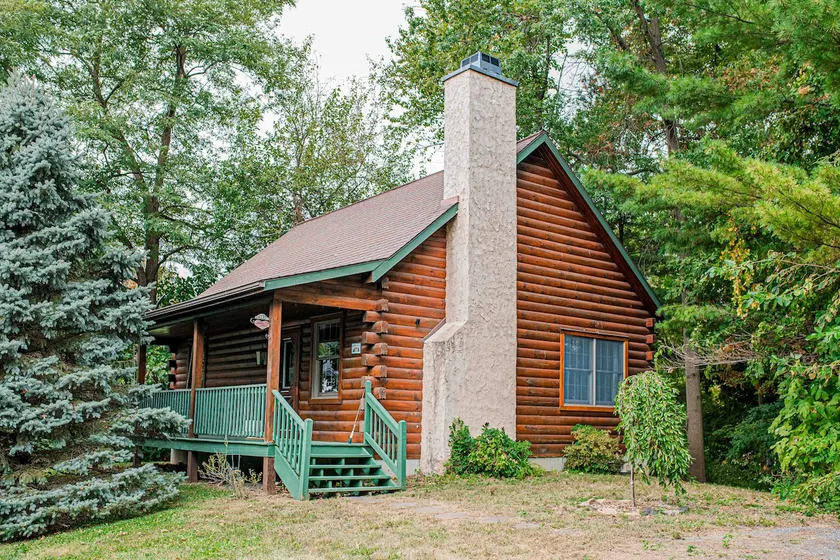 Log Cabin: Cozy Creekside Cabin in Great Location - Image 1