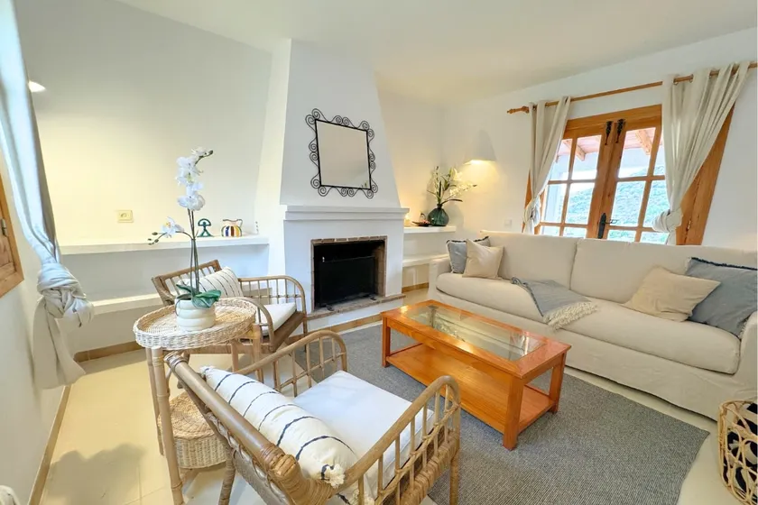 Charming Retreat with Mountain Views La Parata - Image 1
