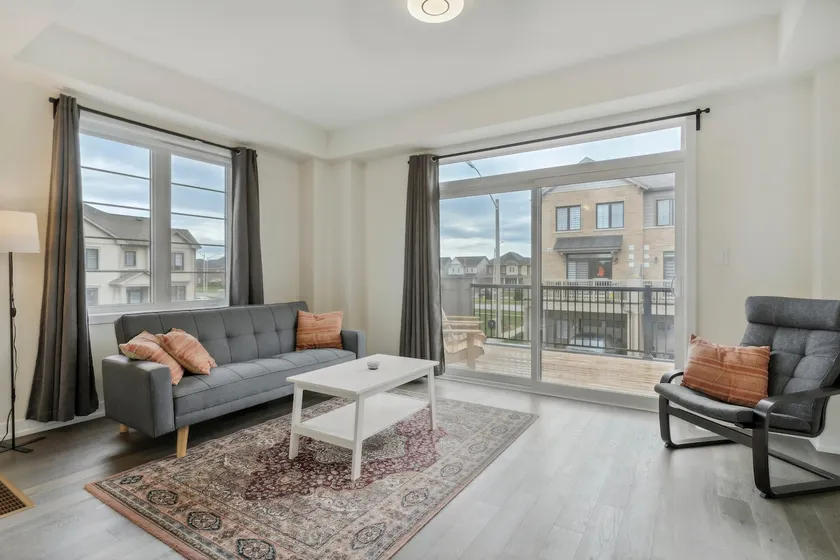 A Brand New 4BR Townhouse in Thorold Retreat - Image 1