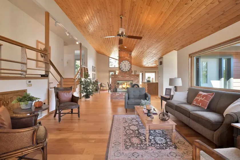 4Bd Sleeps 6-8 Firepit Views 8 min to Whiskey Row! - Image 1