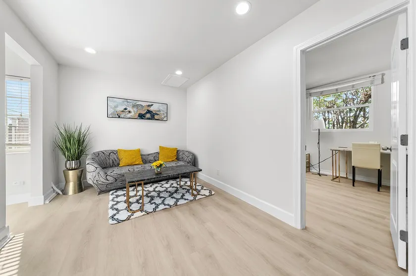 Modern Suite. Private Entry|SmartLock - Image 1