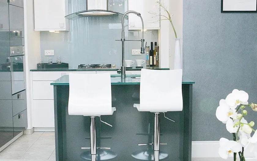 Luxury 2 Bedroom Apartment - Image 1