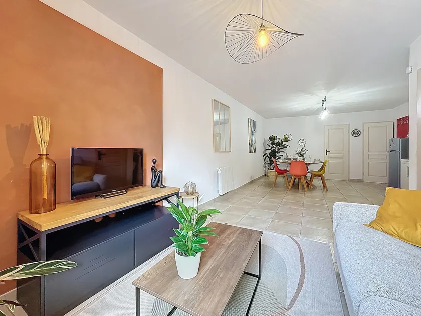Apartment in Saint-Andiol - Image 1