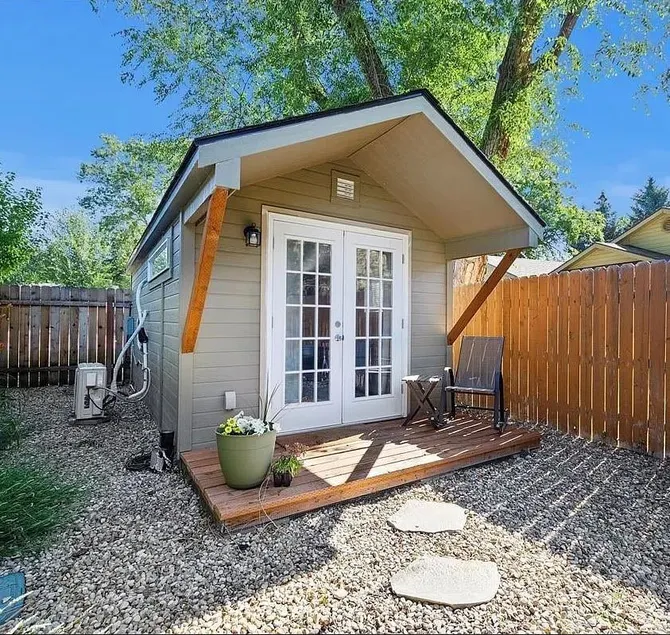 Pond House - Image 1