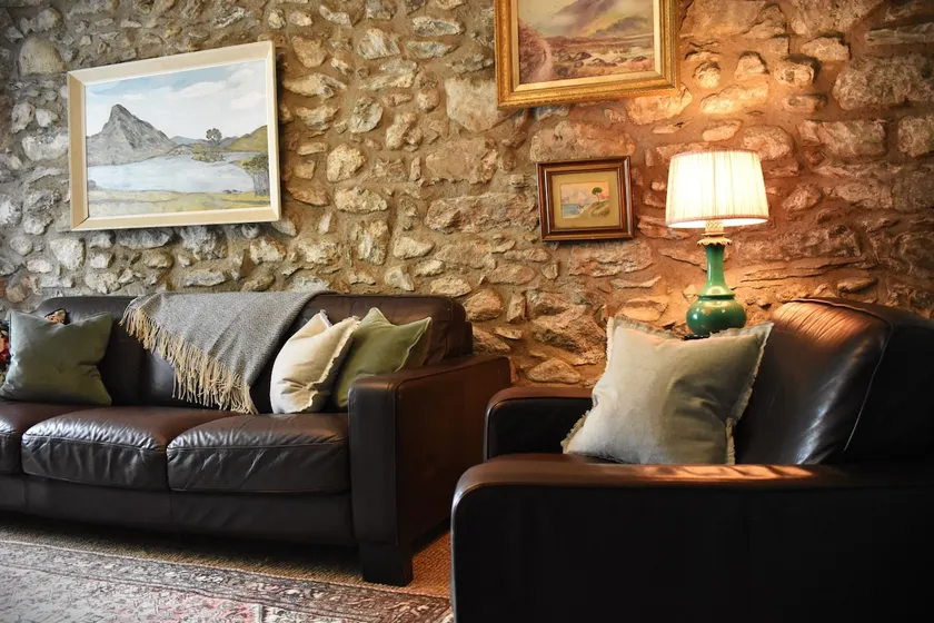 Traditional stone cottage - Image 1