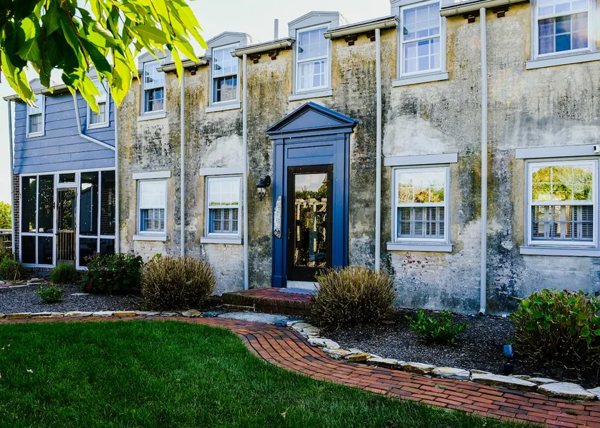 Water View Historic Tennis Club - 3br 2.5bath - Image 1