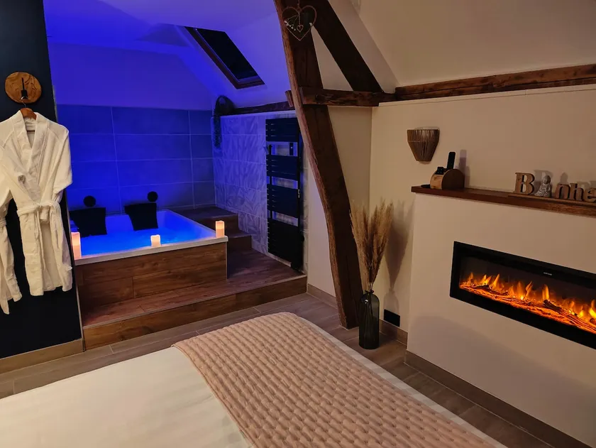 LA BULLE ROMANTIQUE, Suite avec jacuzzi privatif - Image 1