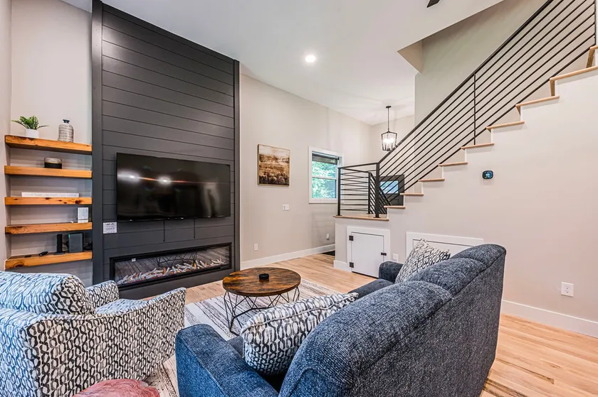 Woodside Retreat - ”B ': Modern Home Near Lake! - Image 1