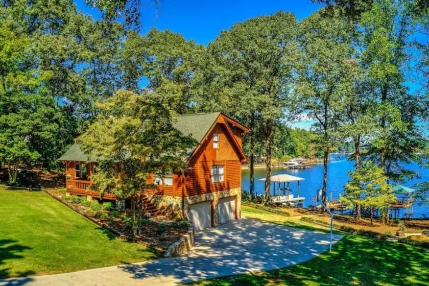 Lake Norman Retreat w/ Dock, Game Room & Hot Tub - Image 1