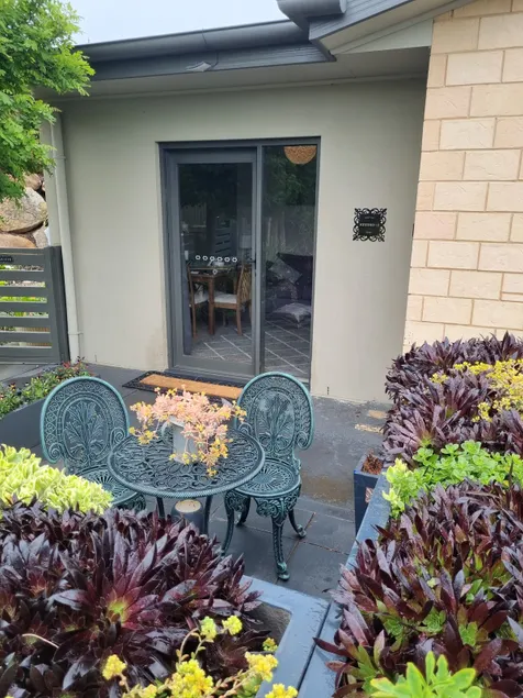Studio 12 Private Accommodation (UMR) - Image 1