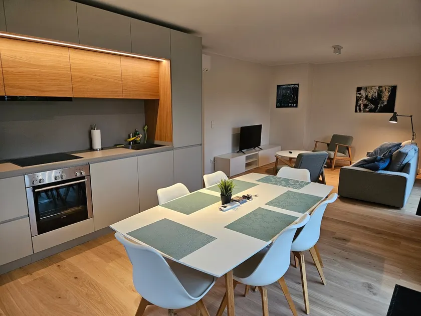 2024 Renovated 3BR Apartment - Image 1