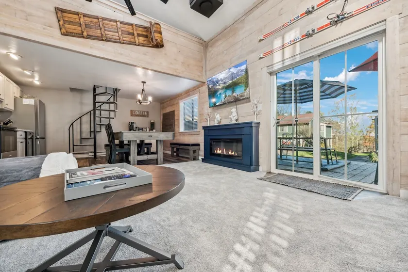 Ski at Hidden Valley or Seven Springs | HUGE Master Suite - Image 1