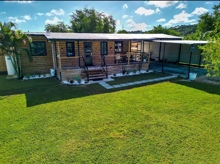 Cozy oasis and ideal location - Image 1