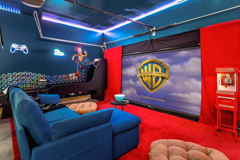 Retro Home - HotTub FirePit Pool GameRoom Theater - Image 1