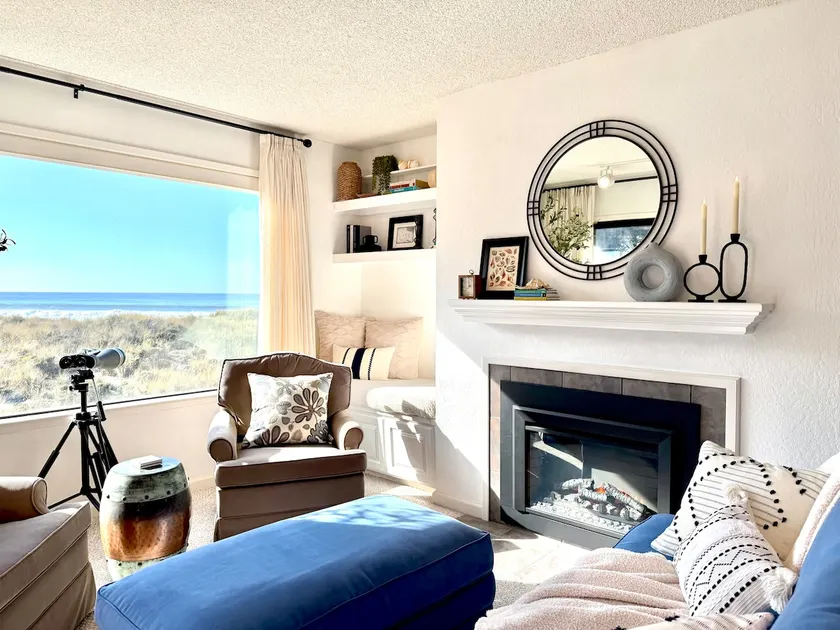 Beachfront Condo with Spectacular Views, Comfort and Fun For All - Image 1