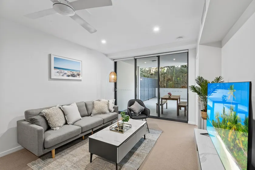 Modern New 2BR unit w/ Pool, Close to Airport/City - Image 1