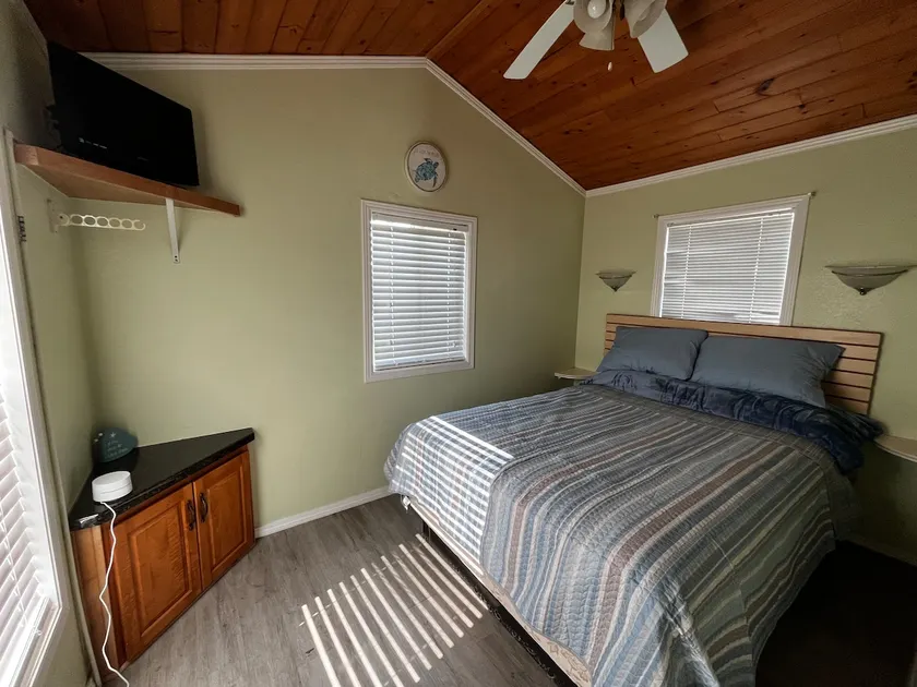 The Sleepy Turtle, with Pool Access! - Image 1