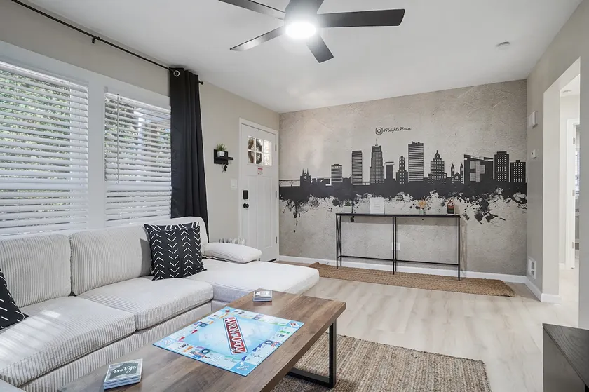 Cozy contemporary Heights House - Image 1