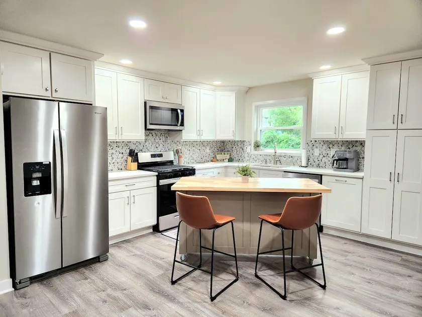 Updated Home with Fenced Backyard, sleeps 10 - Image 1