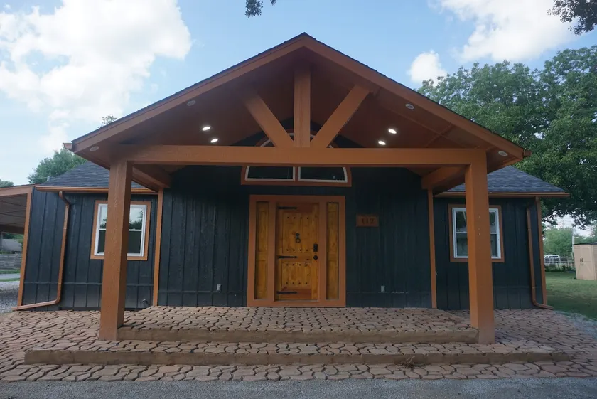 Modern lodge style. Sleeps 8 + Large Outdoor Space - Image 1