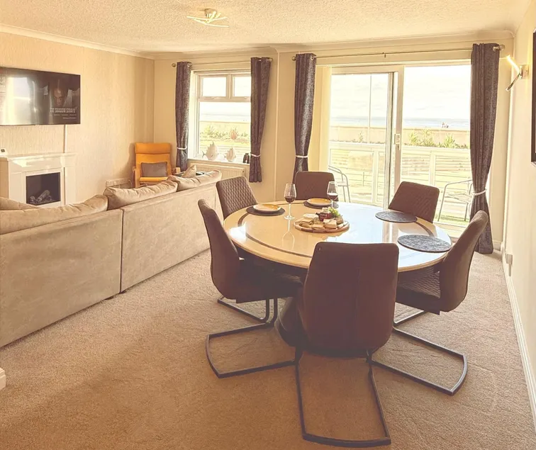 The Beachcomber - seafront, free parking, free wifi - Image 1