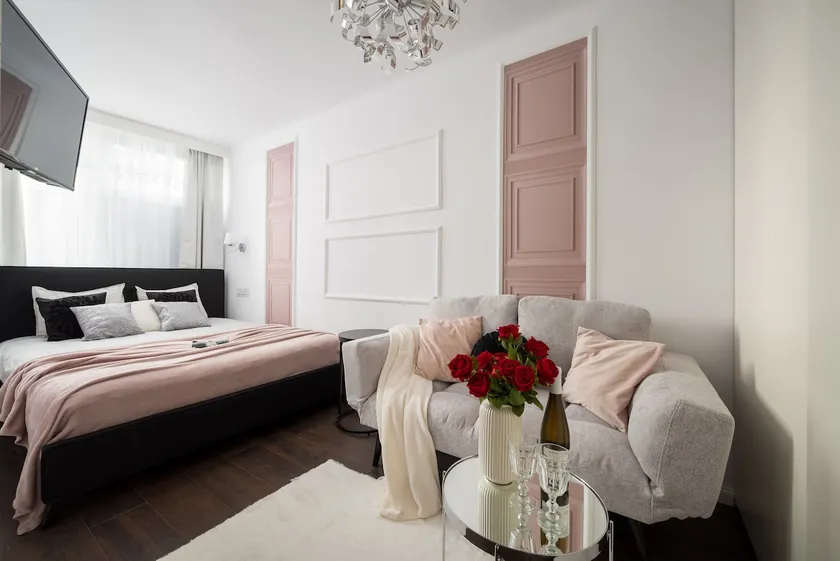 Beautiful 2-BR Suite • 900m to Cetral Station • AC - Image 1