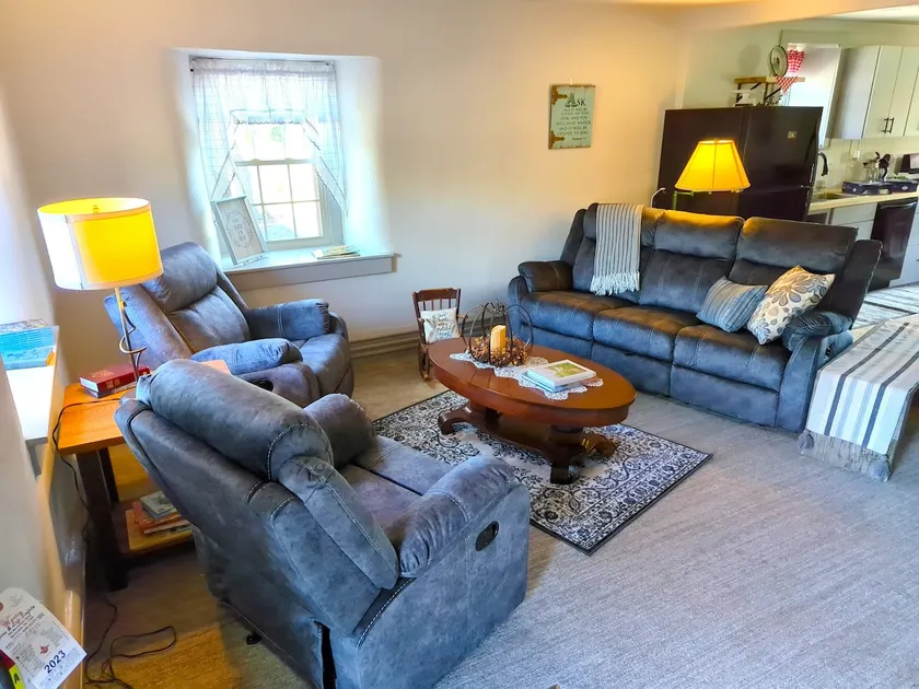 Swartzville Manor - Image 1