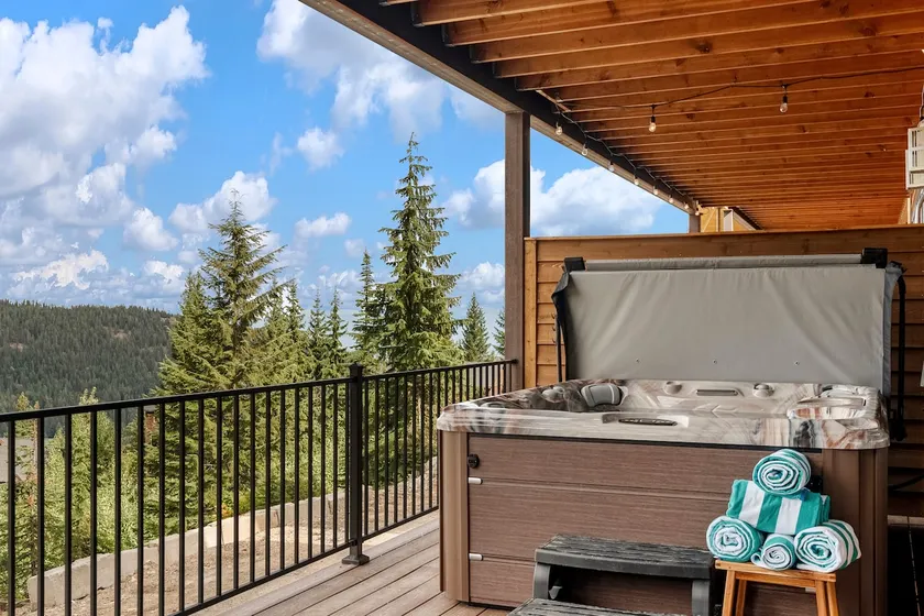 Schweitzer Lux Powder Dreams I Hot Tub I Families - Image 1