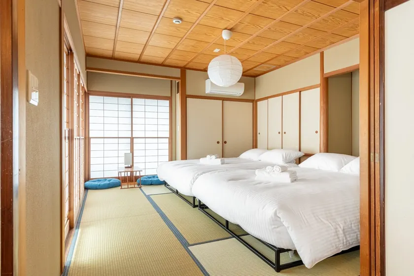 Great access | Sauna | BBQ allowed in rainy weather | Smoking allowed on the veranda | Retro interior | Sleeps 8 | Jinbōchō Station 3-minute walk - Image 1