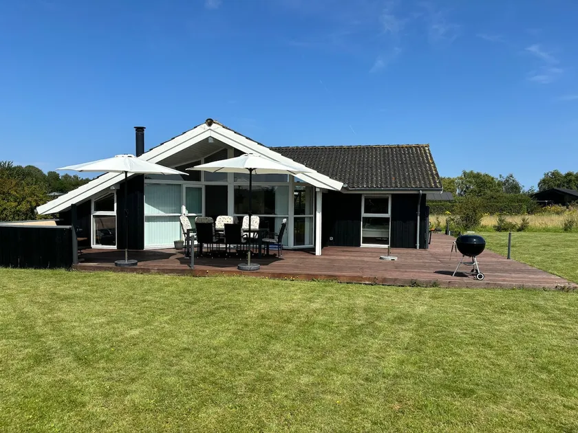 Beautiful summer house - Image 1