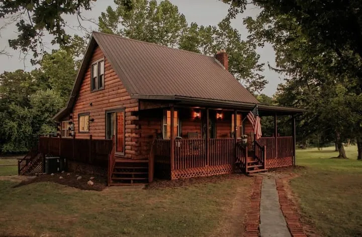 Cozy Cabin on the Creek, with Hot Tub! - Image 1