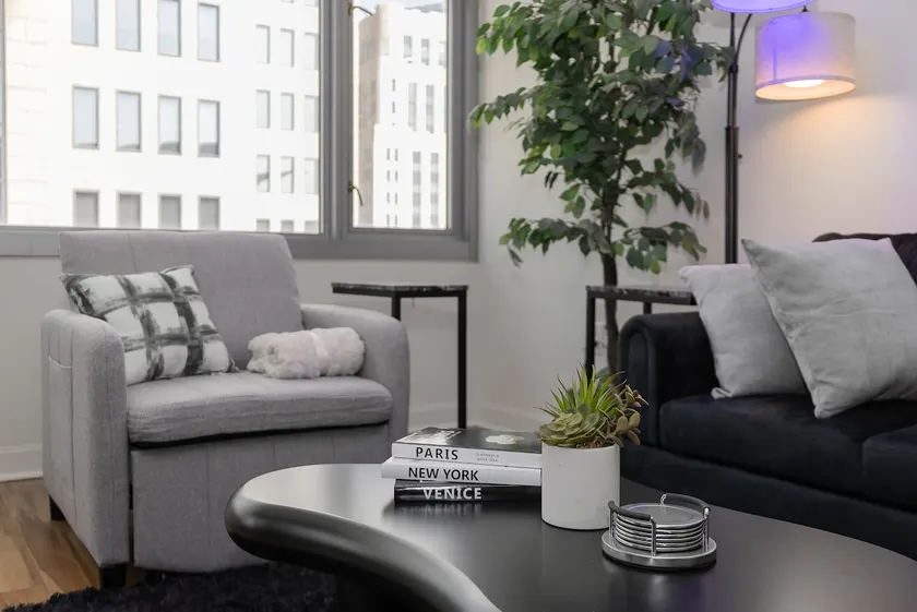High Rise | Free Parking | Balcony | Spacious - Image 1