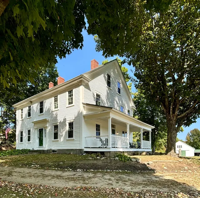 4 Bed, 2.5 Bath Farmhouse - Image 1