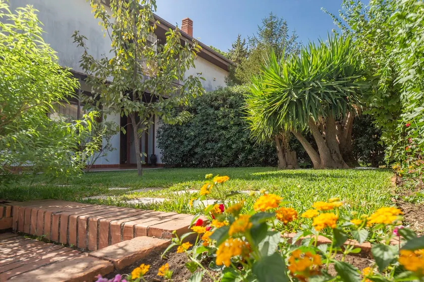 Elegante Villa con Giardino tra Catania ed Etna - Image 1