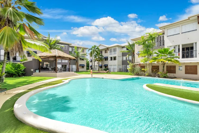 Little Palm- 2 Bedroom Tropical Escape - Image 1