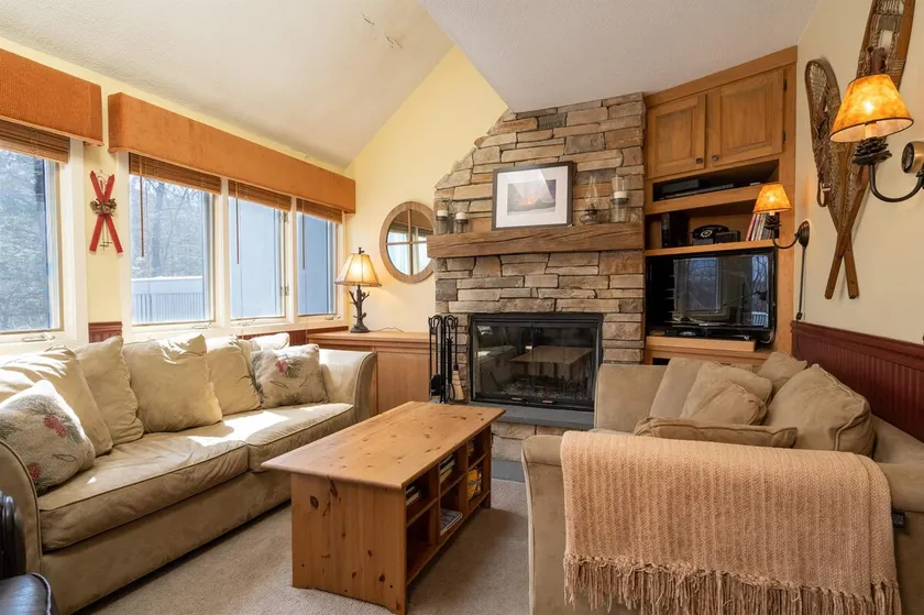 Beautiful, Bright, Cozy 3-Bedroom Townhouse - Image 1