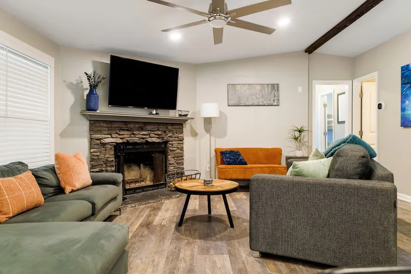 Franklin 4BR Escape, BBQ, Fire Pit, Sleeps 15 - Image 1