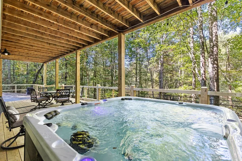 Kings beds, spa, game room, fire pit, creek-front! - Image 1