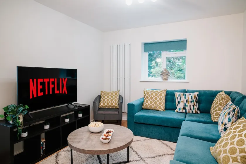 Spacious 4-bed Ample Parking Fast WiFi Contractor Family Friendly - Image 1