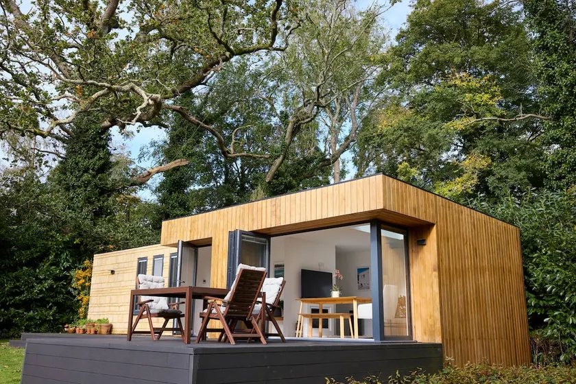 Modern Surrey Hills Guest House - Image 1