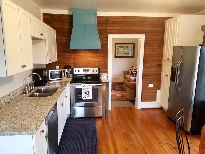 Charming Waterfront Cottage | Heart of Dover - Image 1